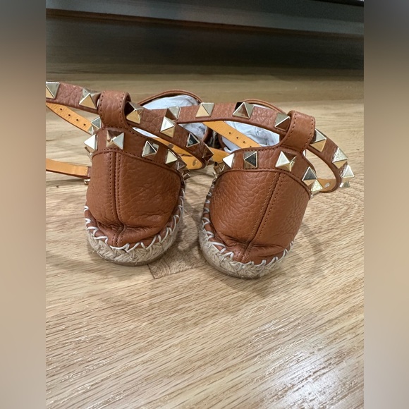 Valentino womens leather espadrille. Size 35. Used and authentic - Picture 5 of 7